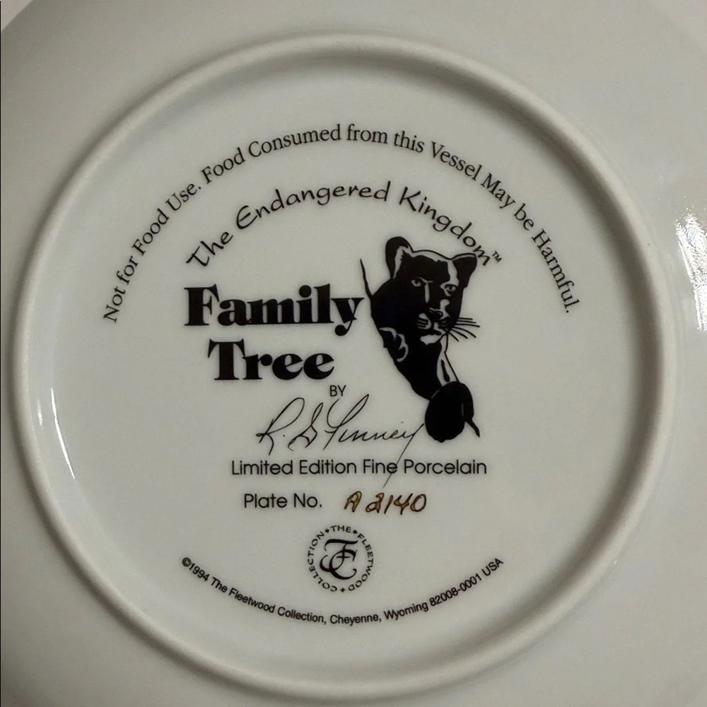 Vintage. FLEETWOOD Collection. Endangered Kingdom. FAMILY TREE. Plate A 2140.